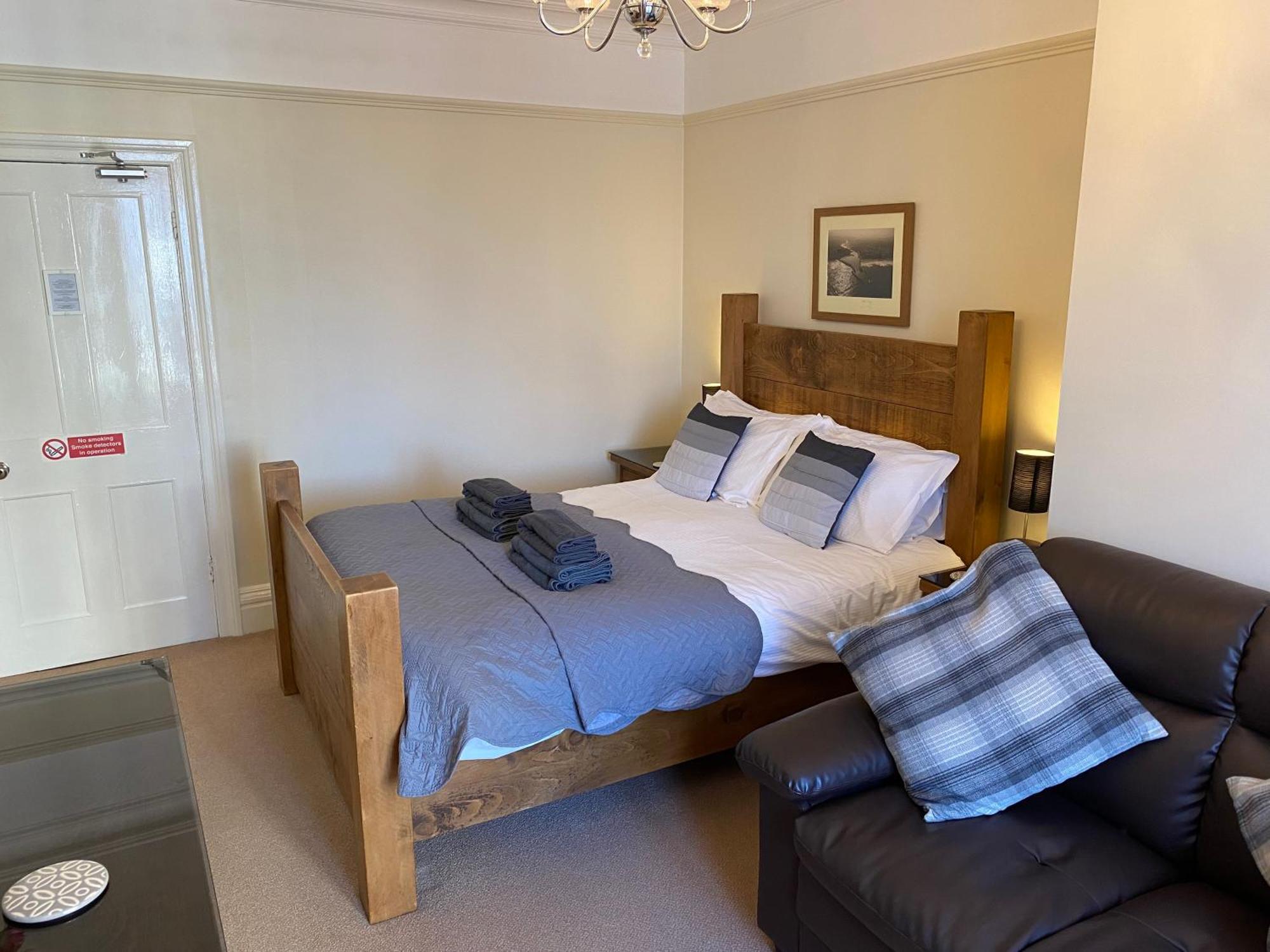 The Whalebone Arch Guest house Whitby