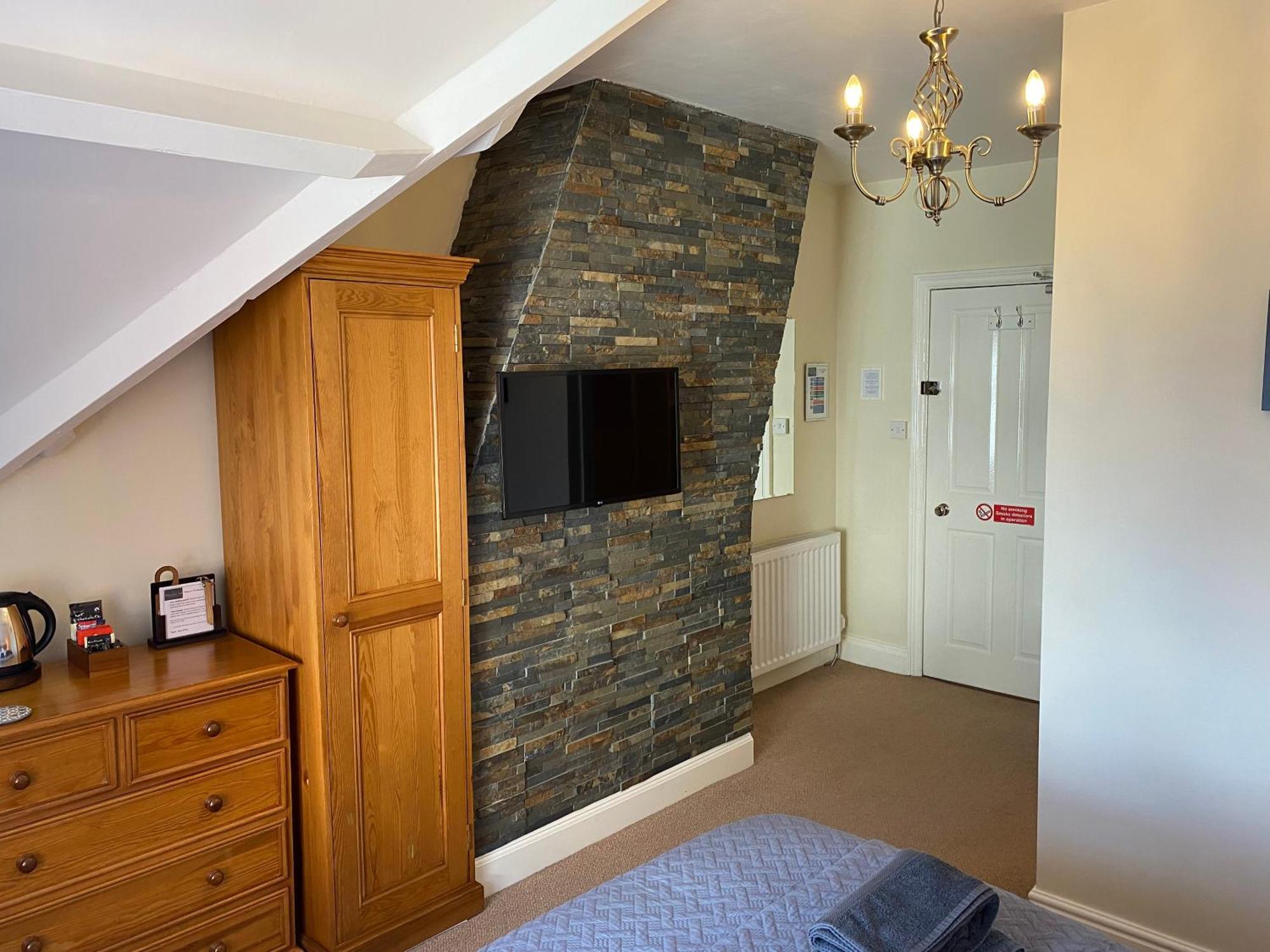 The Whalebone Arch 3*